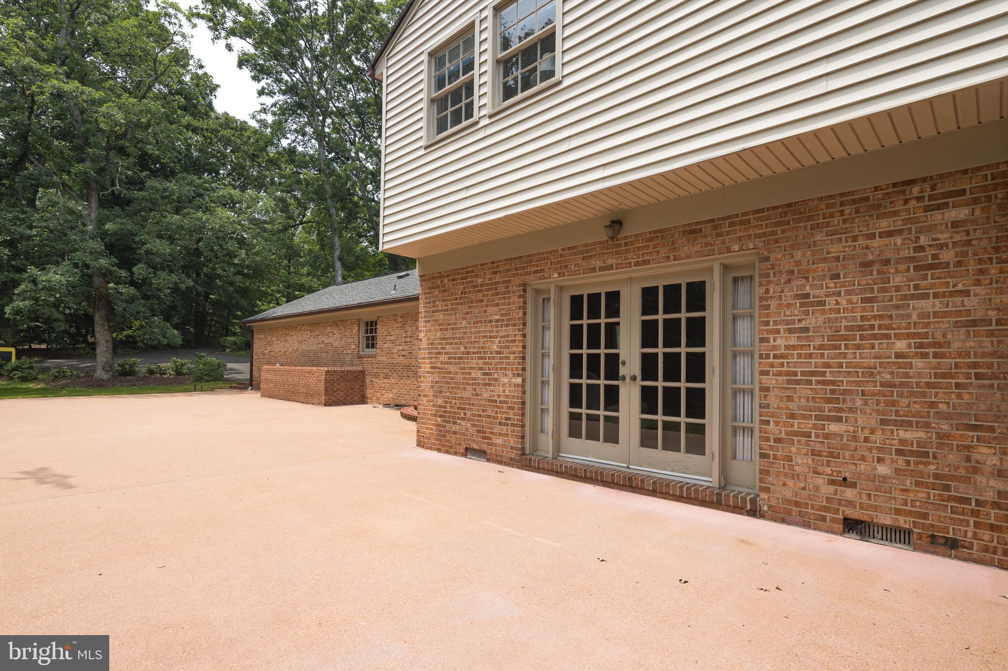 3809 RUSSELL ROAD