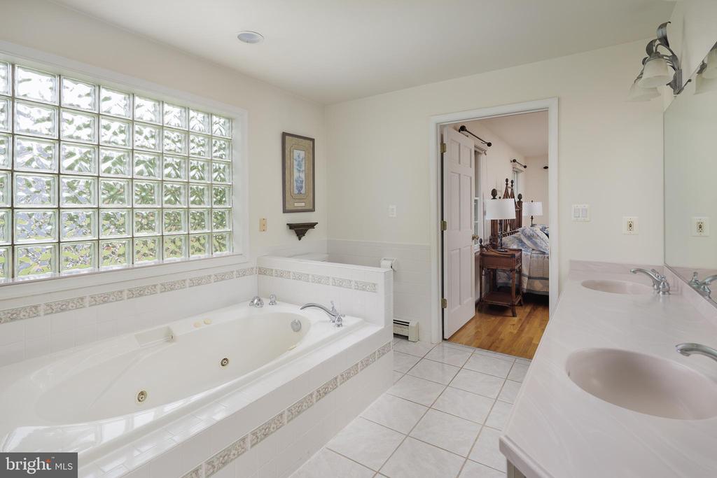 3809 RUSSELL ROAD