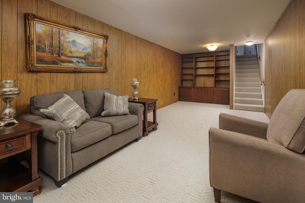 3809 RUSSELL ROAD