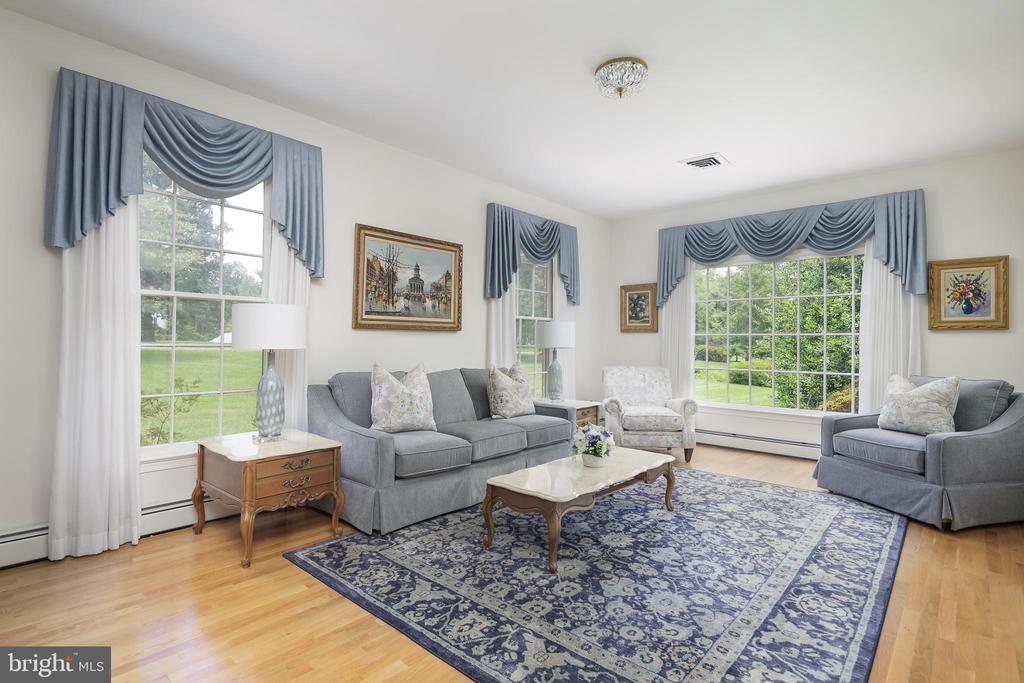 3809 RUSSELL ROAD