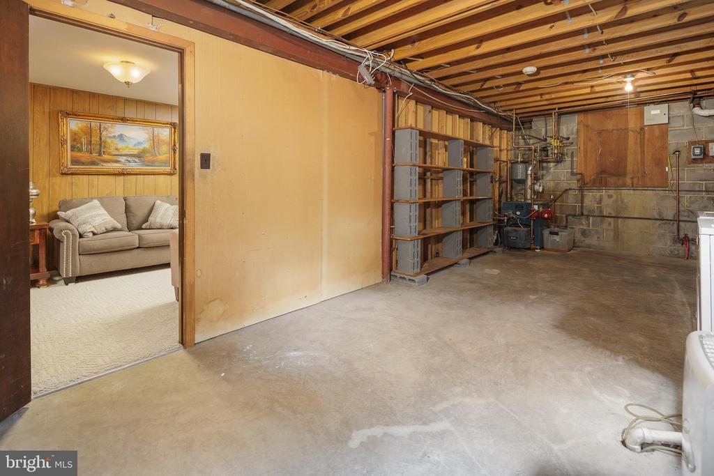 3809 RUSSELL ROAD