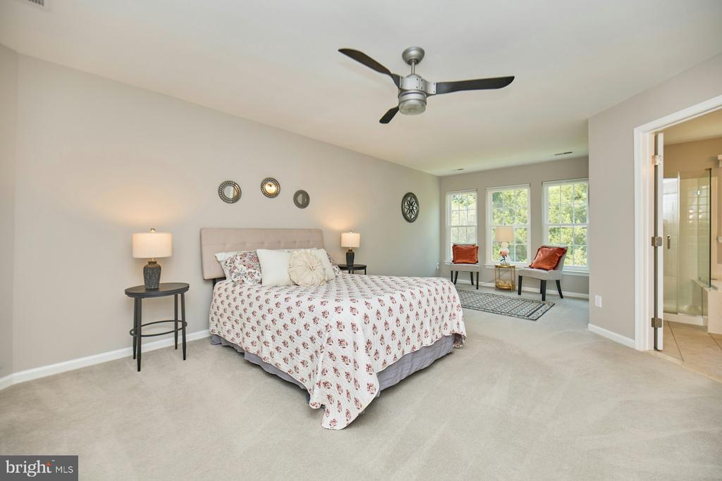6986 MANAHOAC PLACE