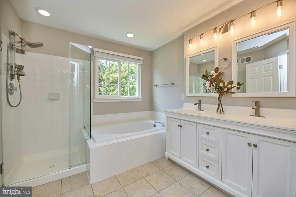 6986 MANAHOAC PLACE