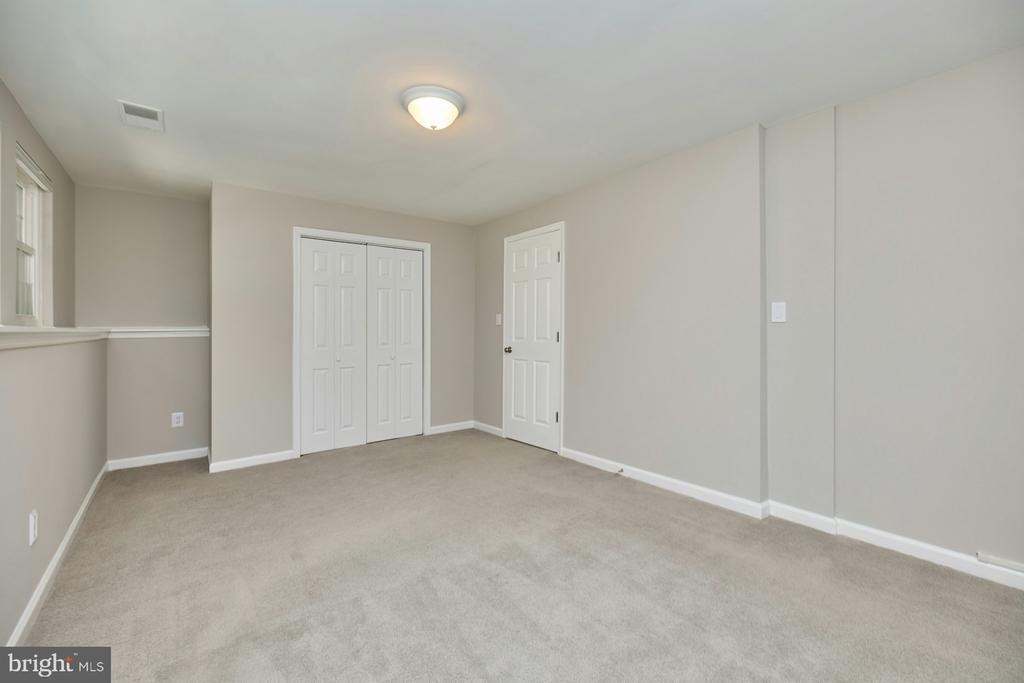 6986 MANAHOAC PLACE