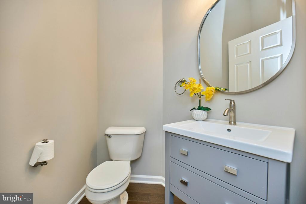 6986 MANAHOAC PLACE