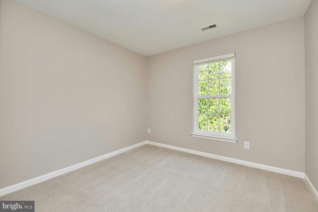 6986 MANAHOAC PLACE