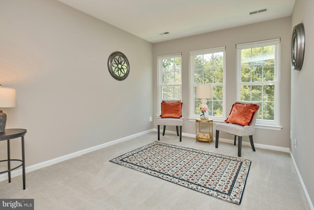 6986 MANAHOAC PLACE