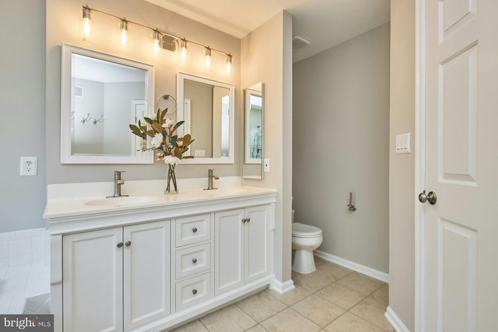 6986 MANAHOAC PLACE