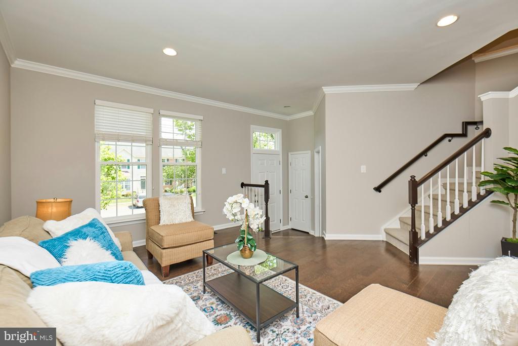 6986 MANAHOAC PLACE