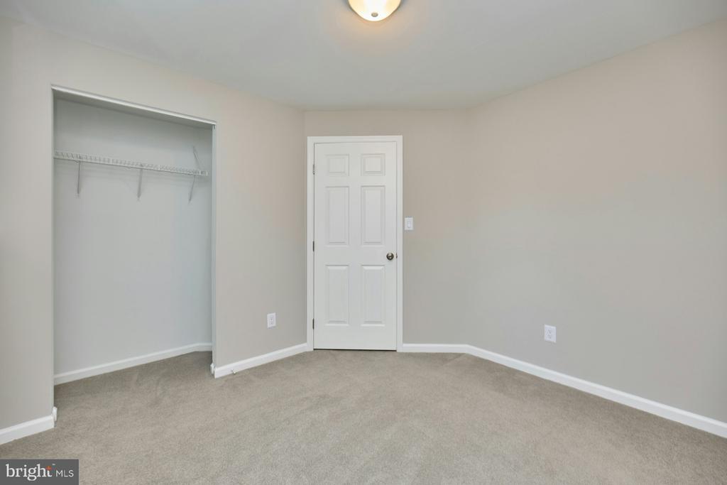 6986 MANAHOAC PLACE