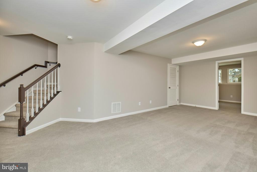 6986 MANAHOAC PLACE