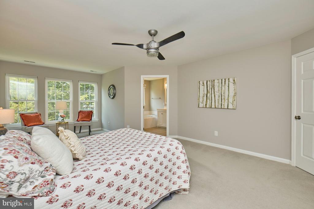 6986 MANAHOAC PLACE