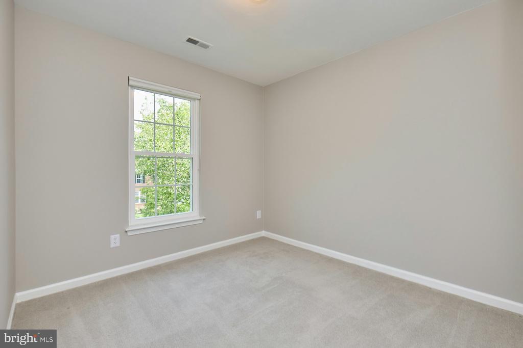 6986 MANAHOAC PLACE