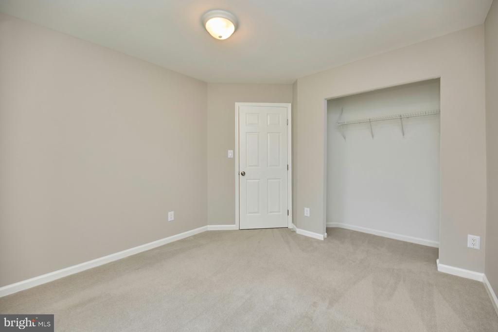 6986 MANAHOAC PLACE