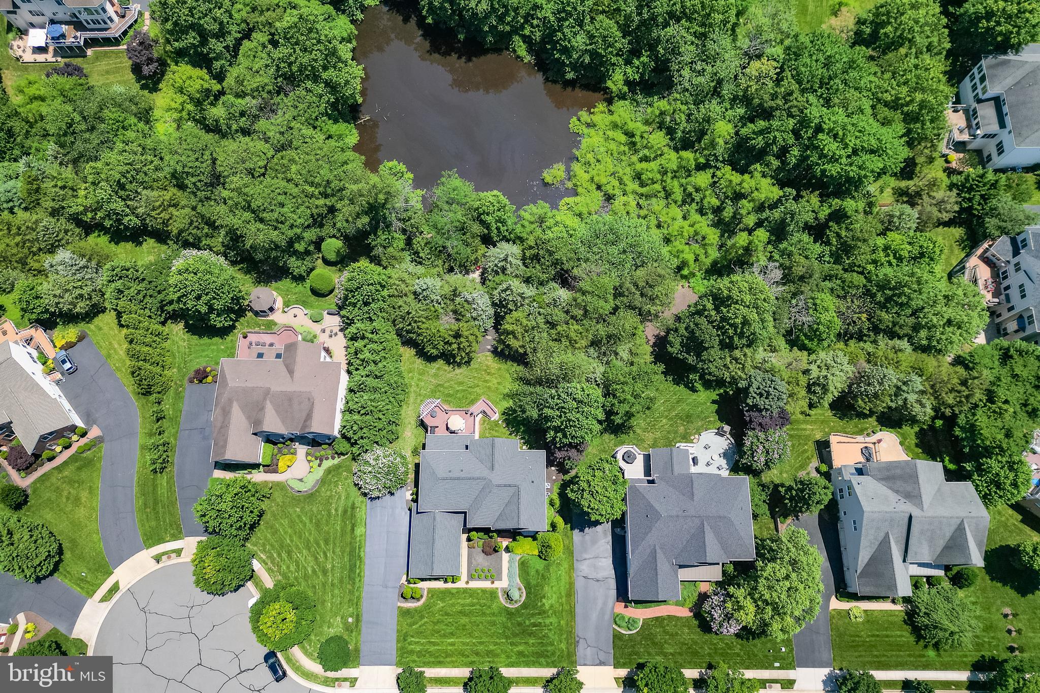 5359 WALKERTON COURT