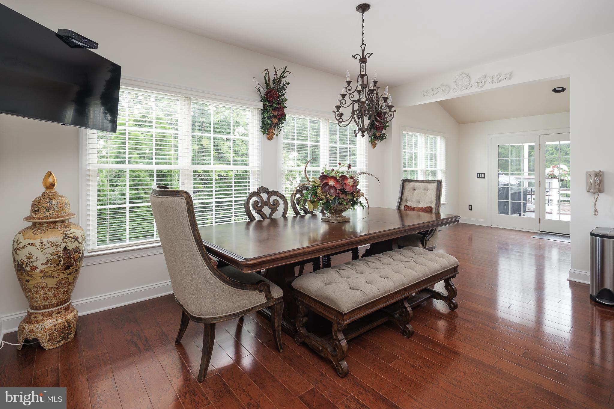 5359 WALKERTON COURT