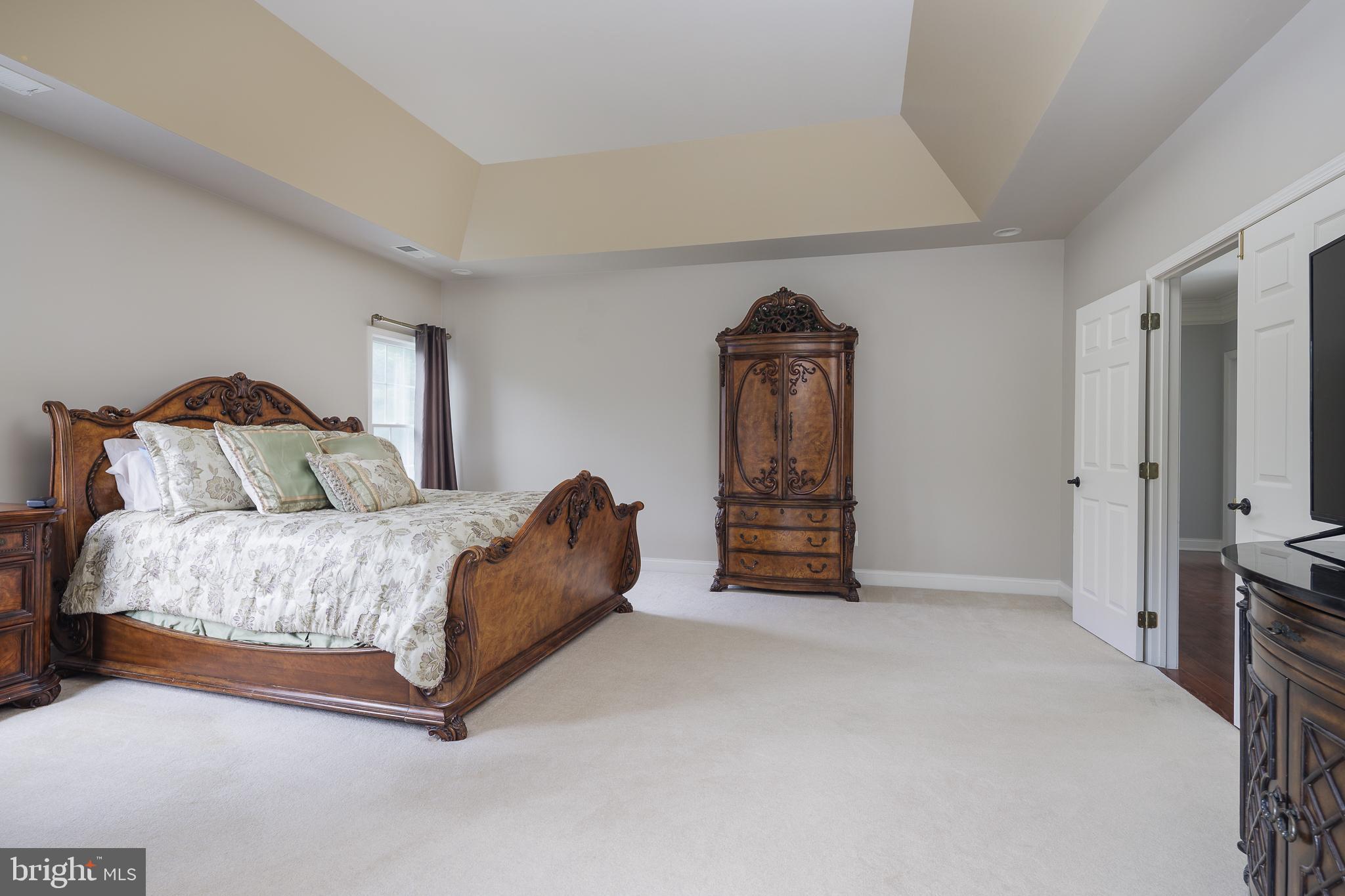 5359 WALKERTON COURT