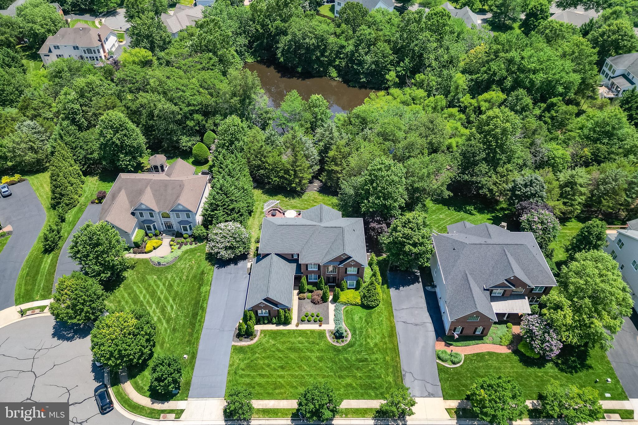 5359 WALKERTON COURT