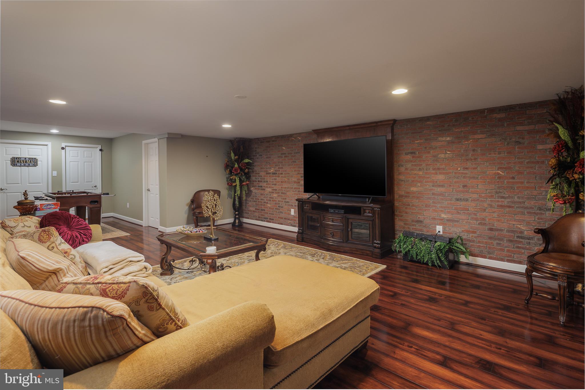 5359 WALKERTON COURT