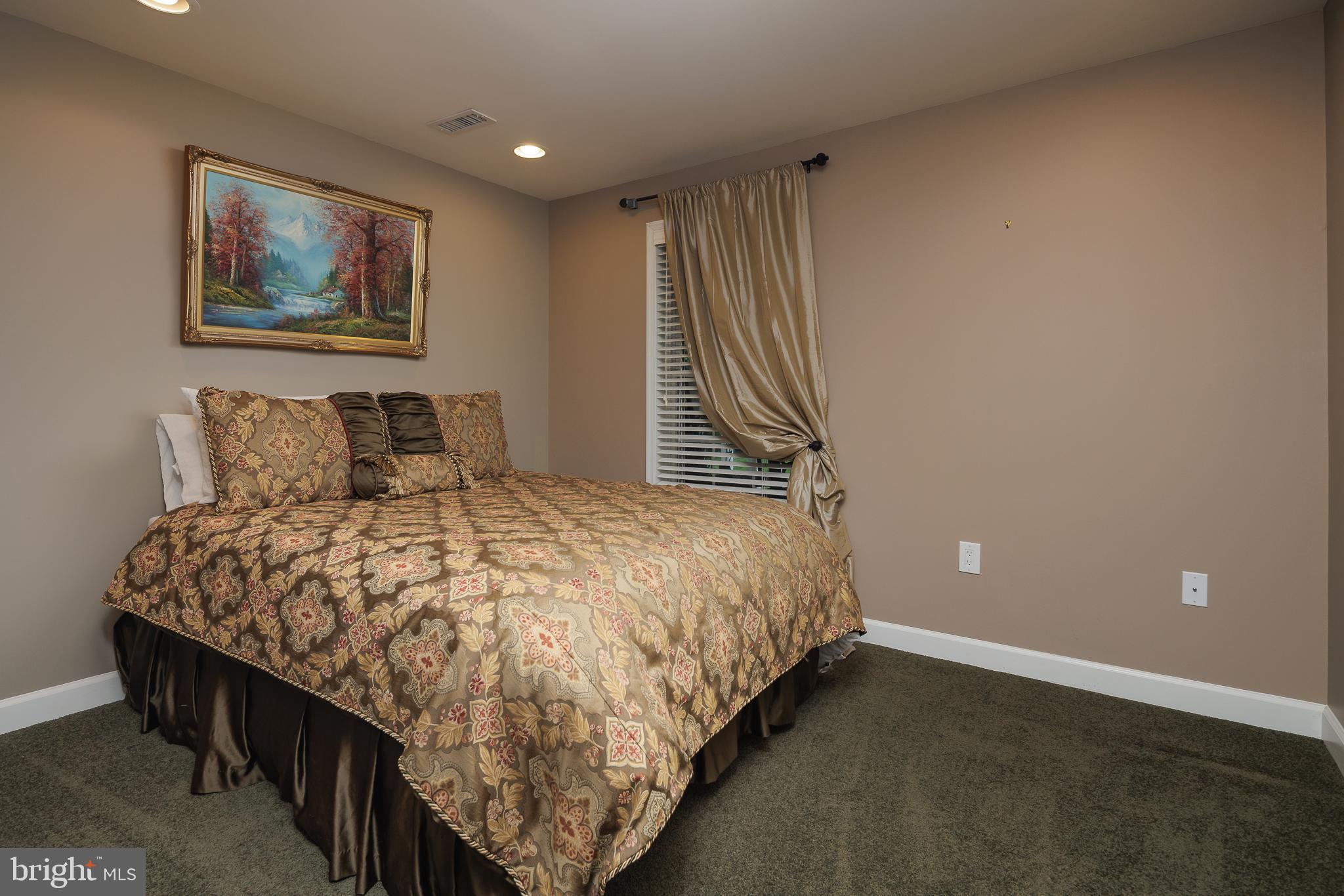 5359 WALKERTON COURT