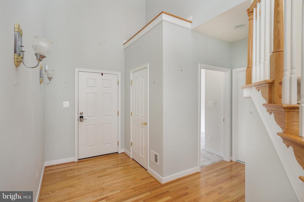 6037 CALUMET COURT