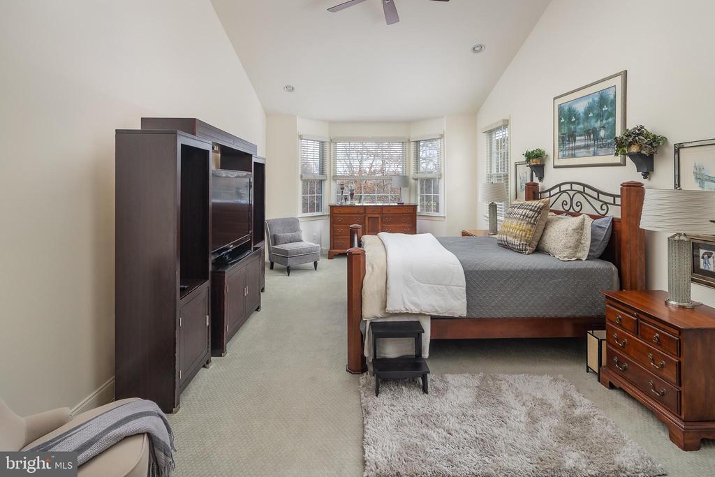 5923 INTERLACHEN COURT