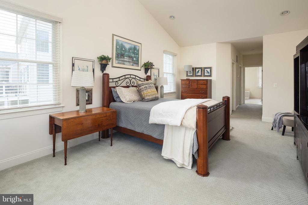 5923 INTERLACHEN COURT