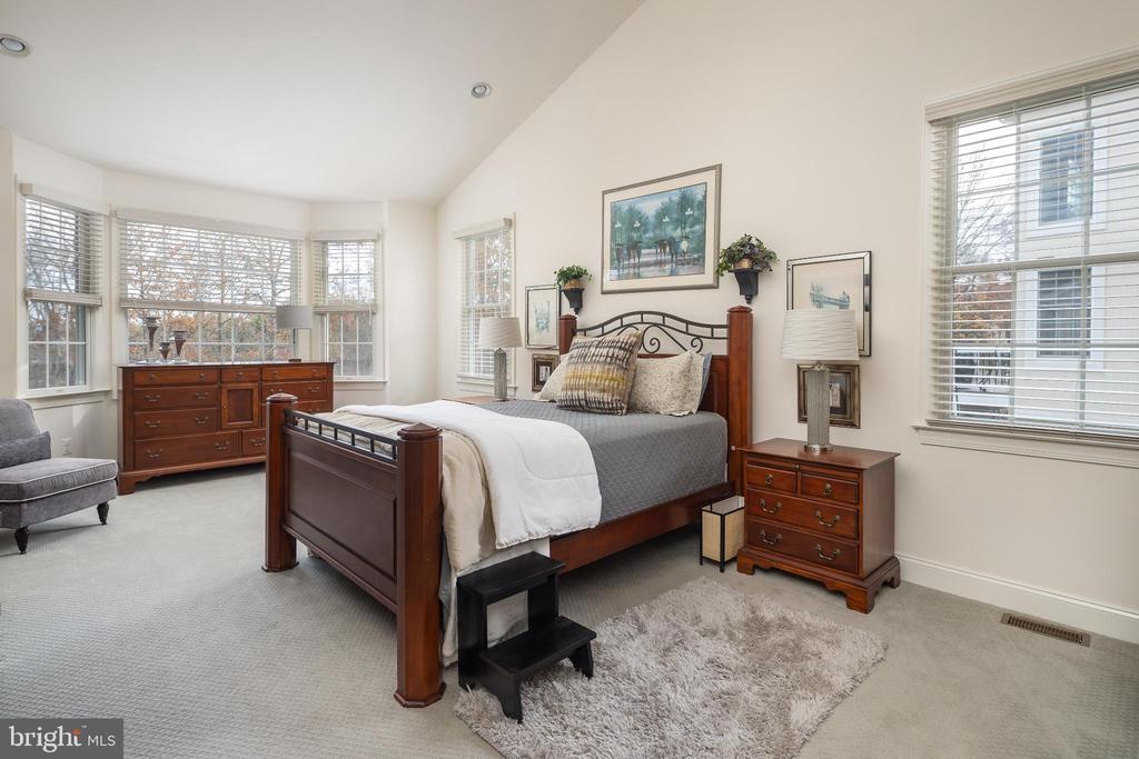 5923 INTERLACHEN COURT