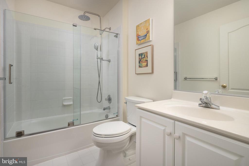 5923 INTERLACHEN COURT
