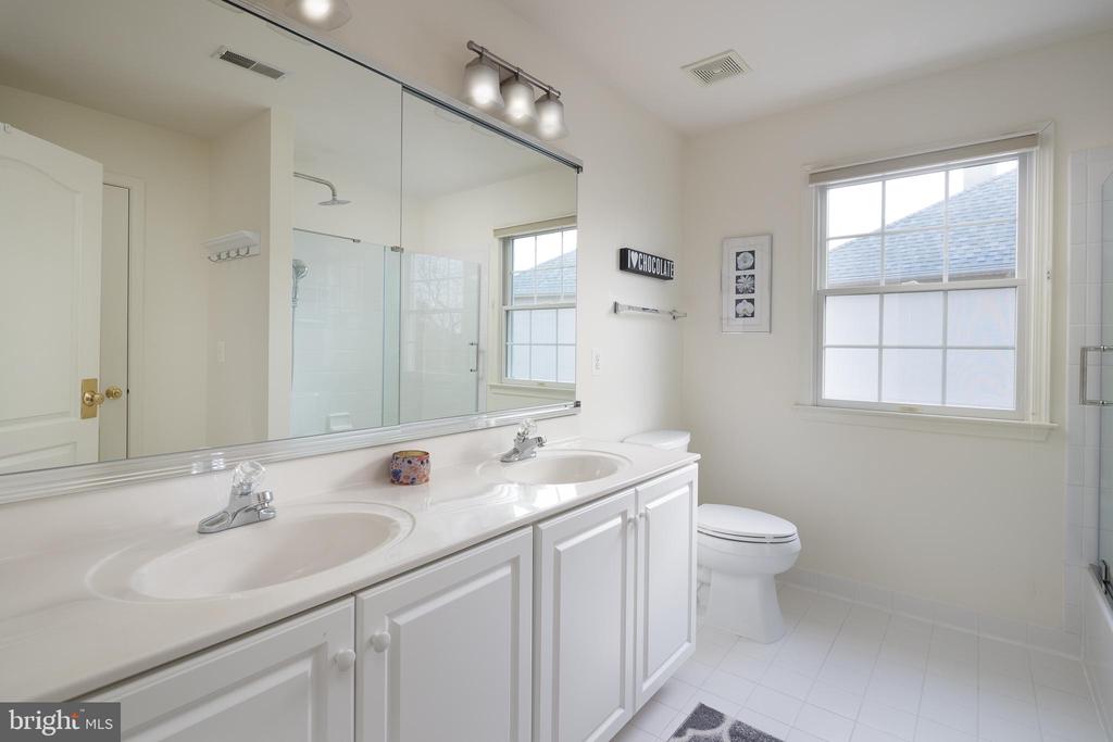 5923 INTERLACHEN COURT