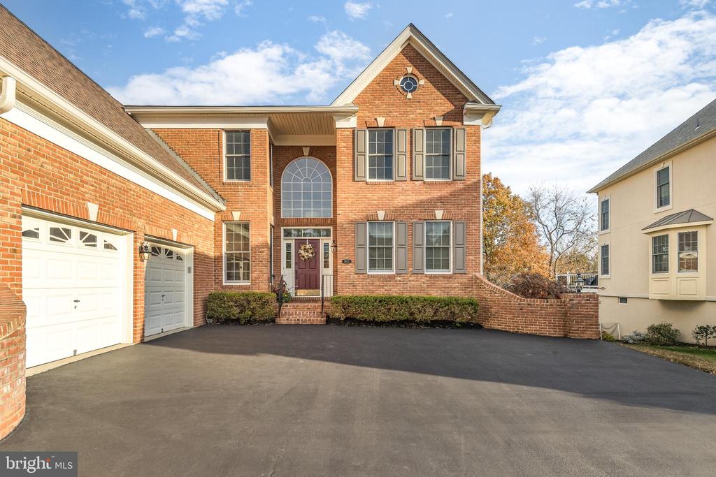 5923 INTERLACHEN COURT