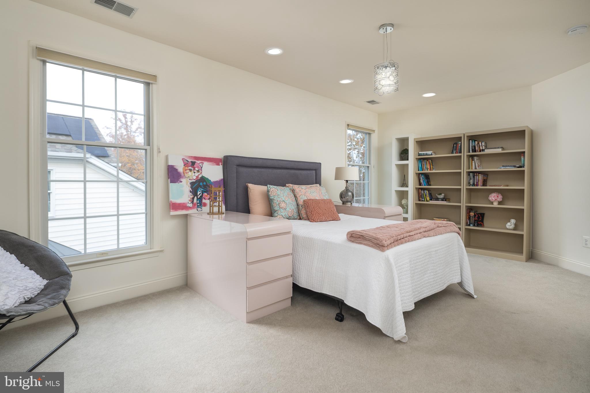 5923 INTERLACHEN COURT