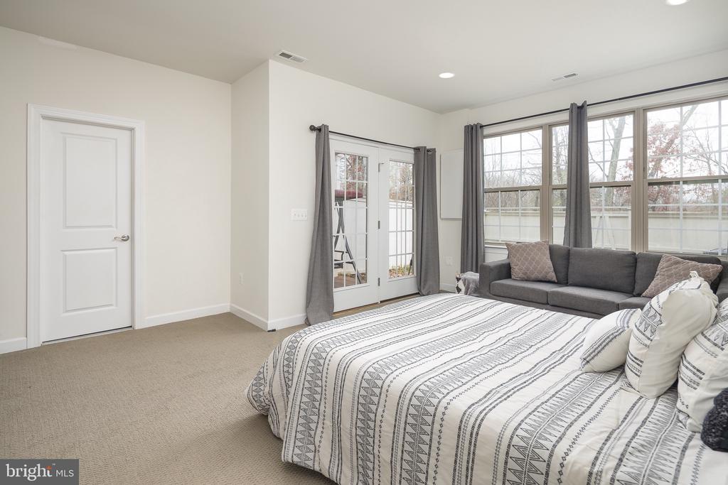 7933 TURTLE CREEK CIRCLE
