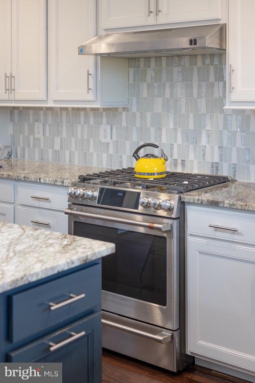 7933 TURTLE CREEK CIRCLE