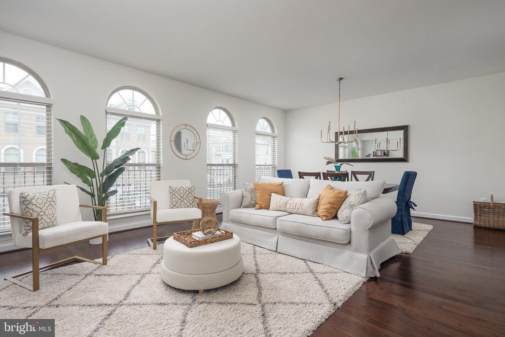 7933 TURTLE CREEK CIRCLE