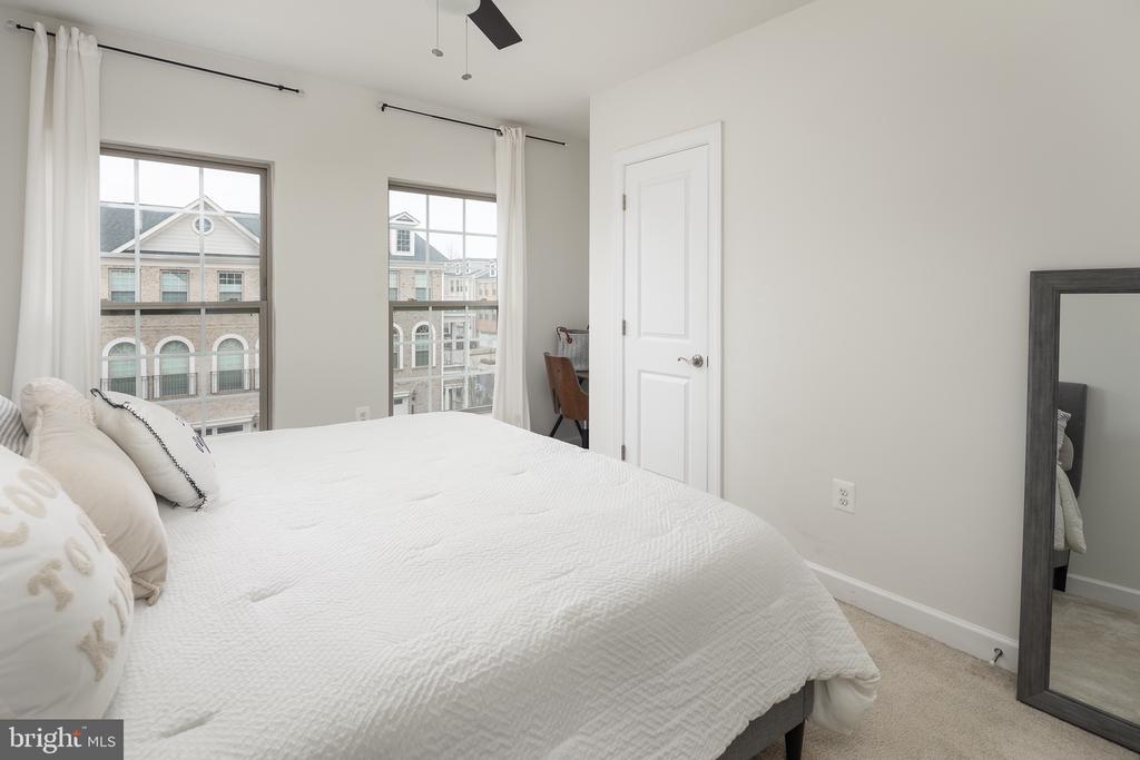 7933 TURTLE CREEK CIRCLE