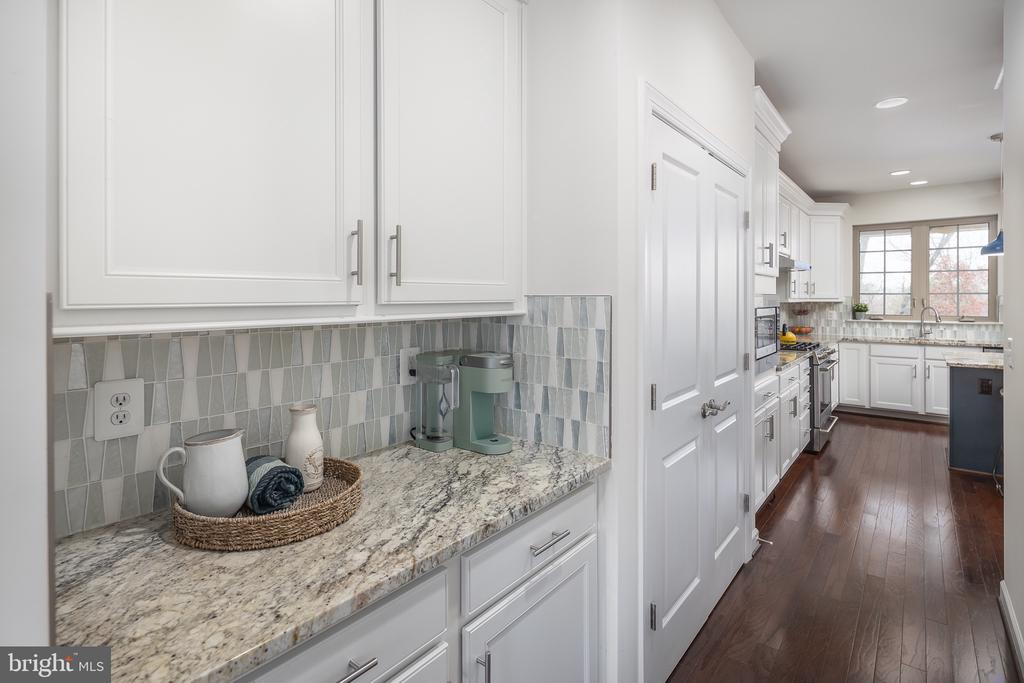 7933 TURTLE CREEK CIRCLE