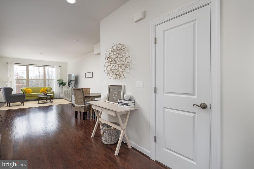 7933 TURTLE CREEK CIRCLE