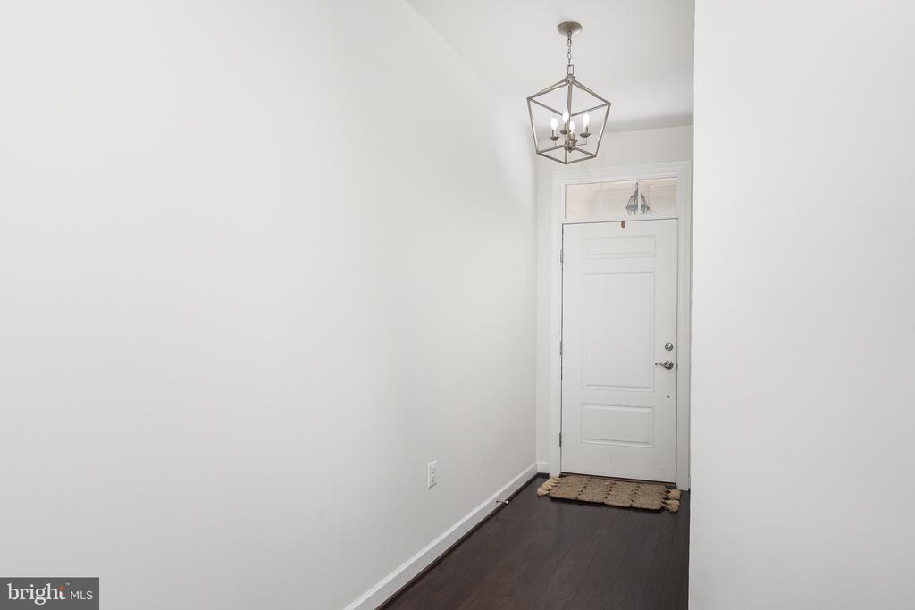 7933 TURTLE CREEK CIRCLE