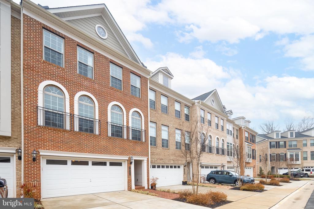 7933 TURTLE CREEK CIRCLE