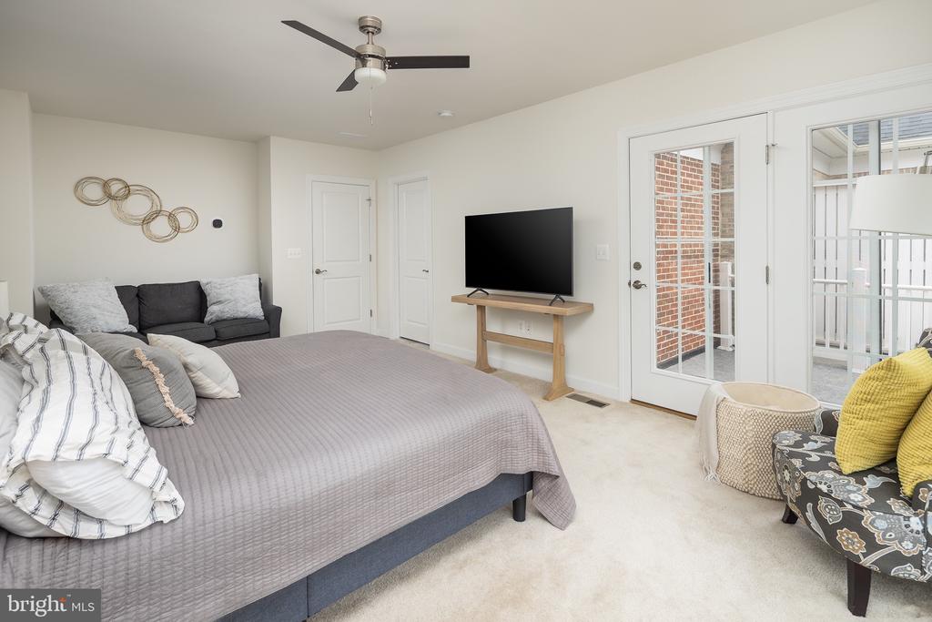 7933 TURTLE CREEK CIRCLE