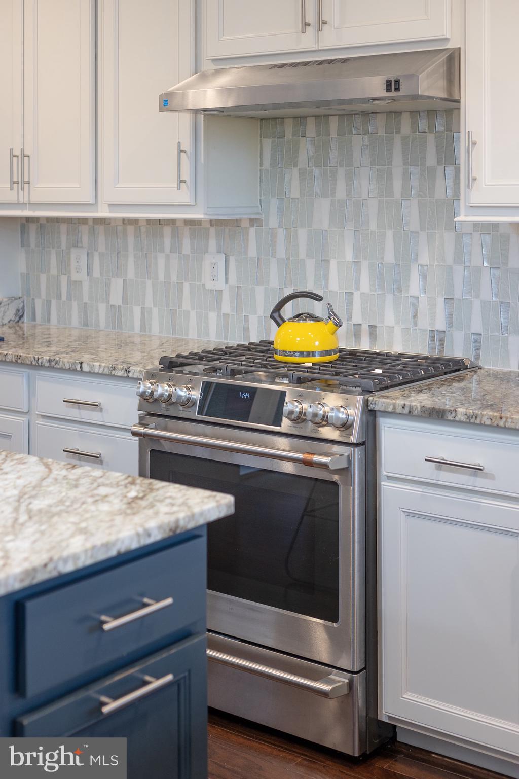 7933 TURTLE CREEK CIRCLE