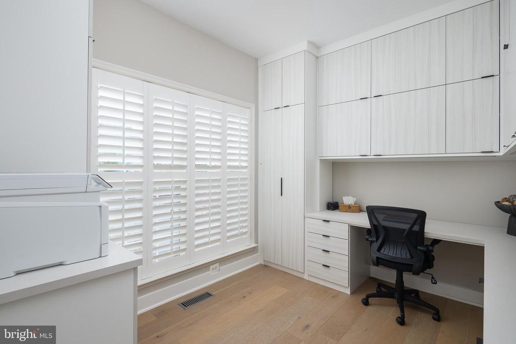 7658 BEXHILL COURT