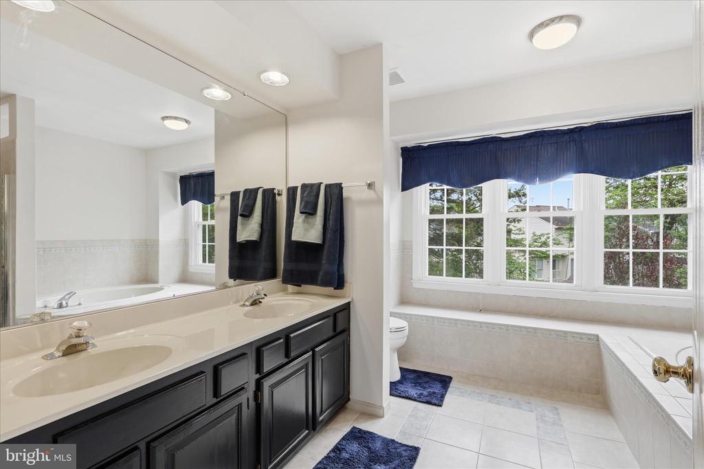 8065 CRIMSON LEAF COURT