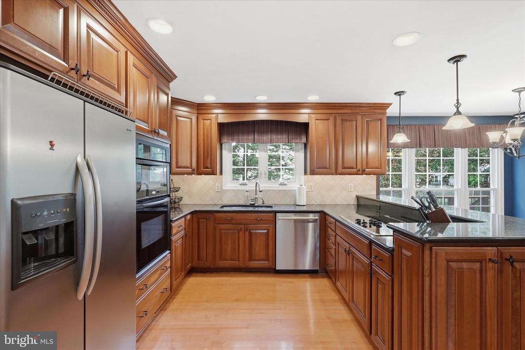 8065 CRIMSON LEAF COURT