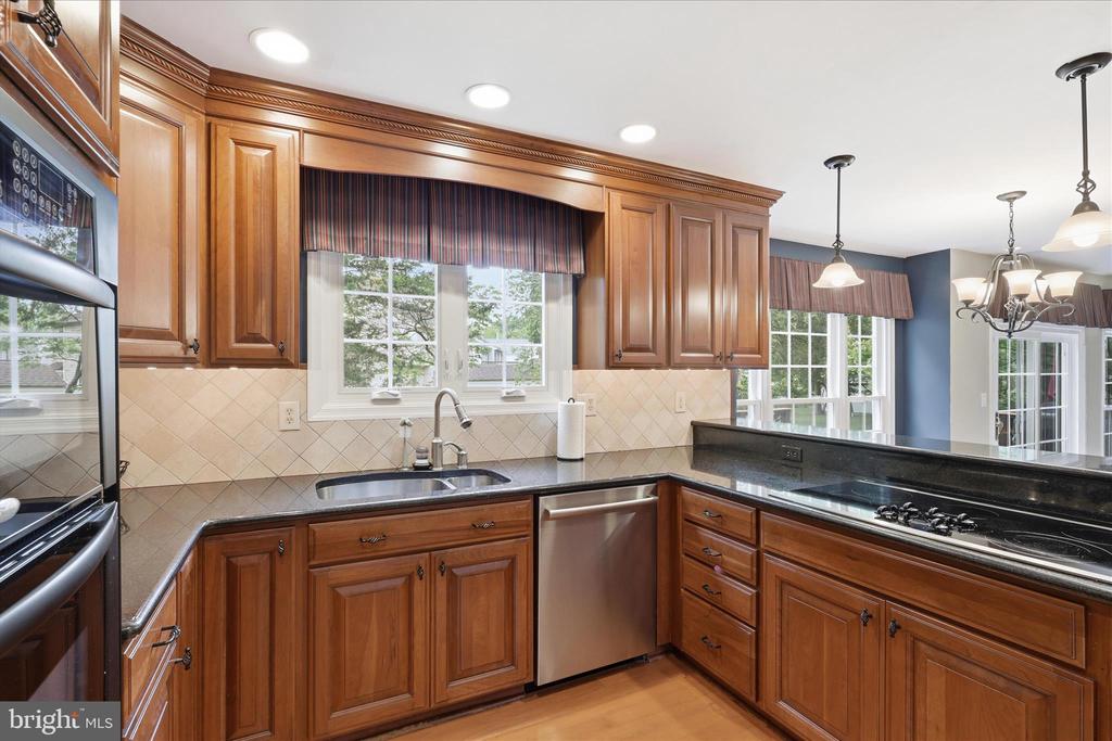 8065 CRIMSON LEAF COURT