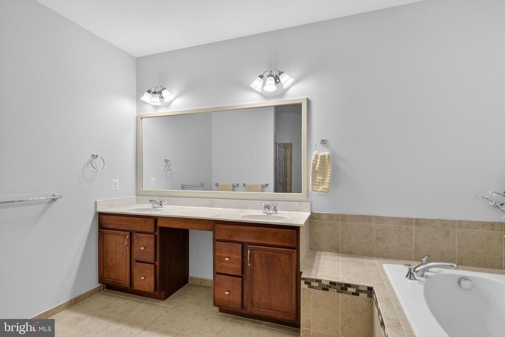15709 TANNING HOUSE PLACE