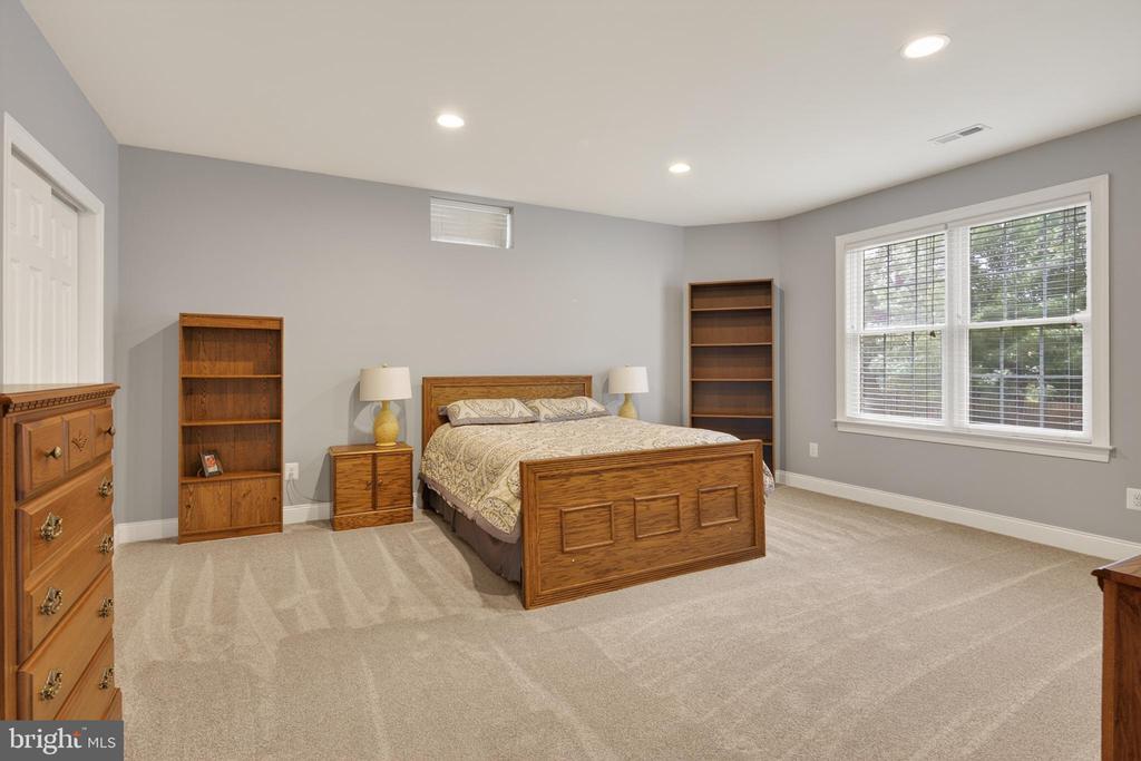 15709 TANNING HOUSE PLACE