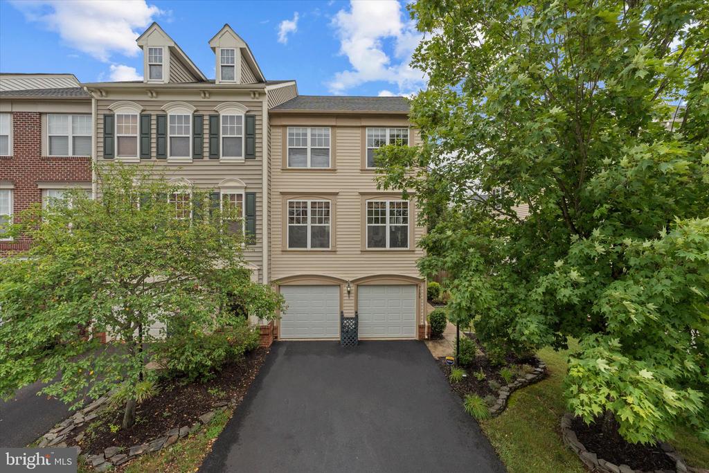 9155 RIBBON FALLS LOOP