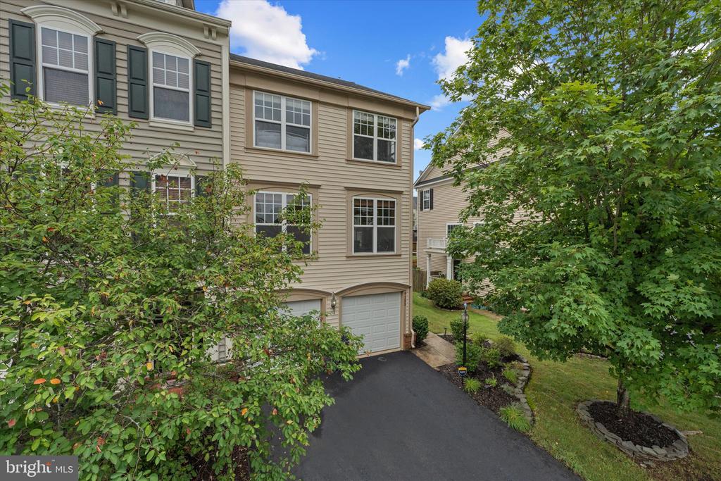 9155 RIBBON FALLS LOOP
